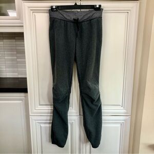 FLEECE Ivivva joggers with fuzzy lining